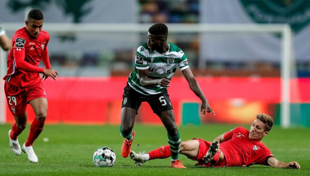  洛里昂妖人边锋横扫奖项 入选欧洲潜力新星榜单  